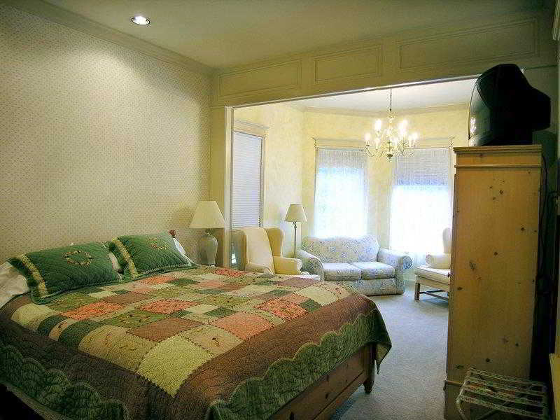 Best Western Grandma'S Feather Bed Mendenhaven Стая снимка
