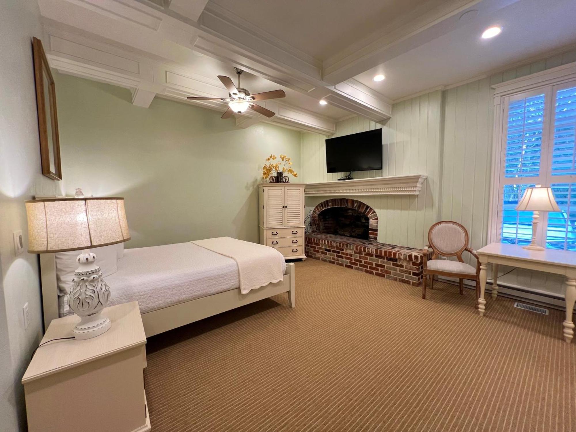 Best Western Grandma'S Feather Bed Mendenhaven Екстериор снимка