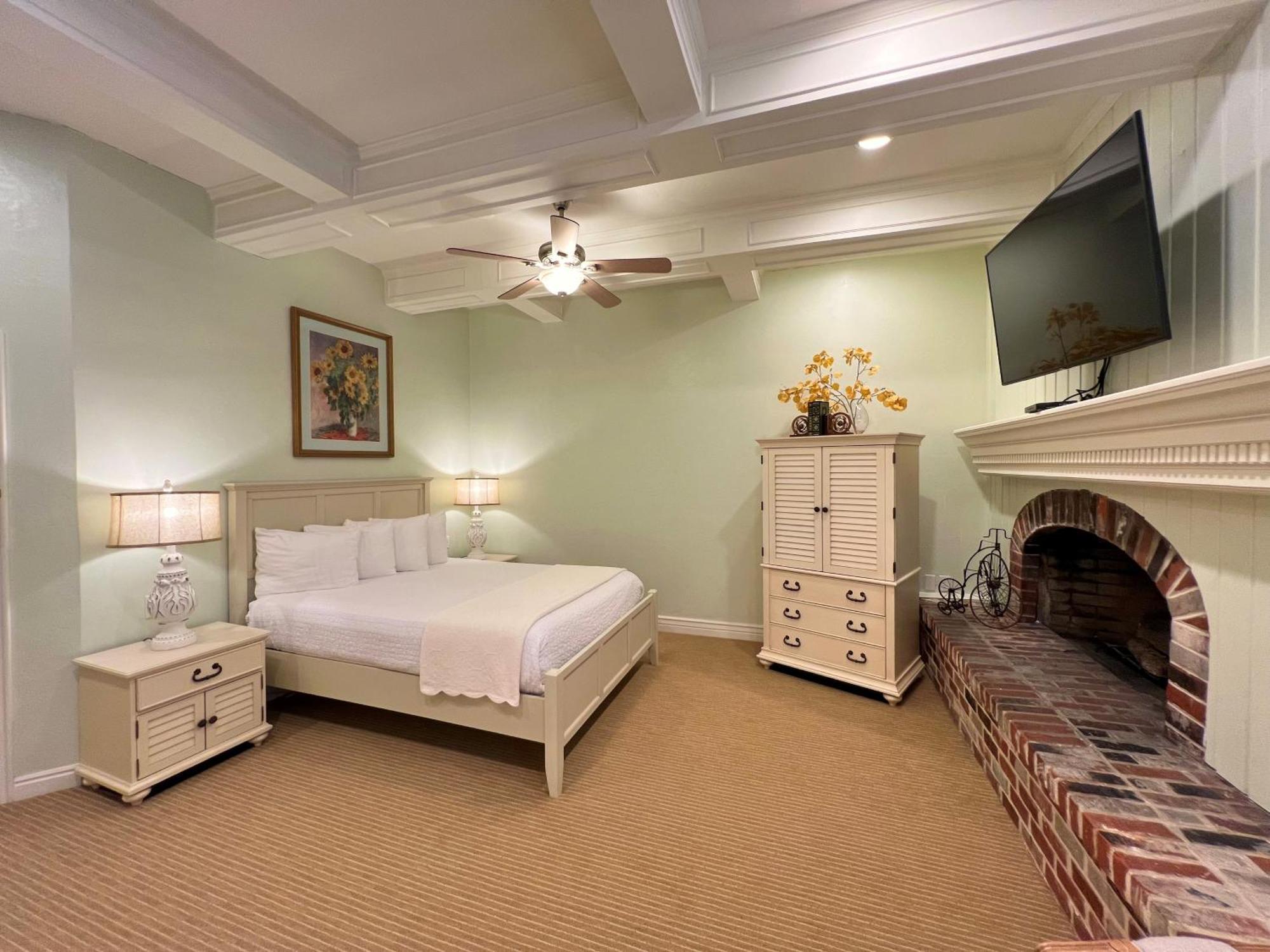 Best Western Grandma'S Feather Bed Mendenhaven Екстериор снимка