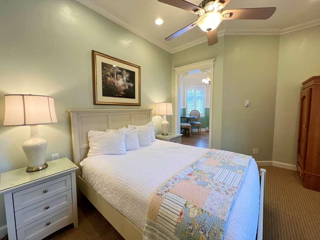 Best Western Grandma'S Feather Bed Mendenhaven Стая снимка
